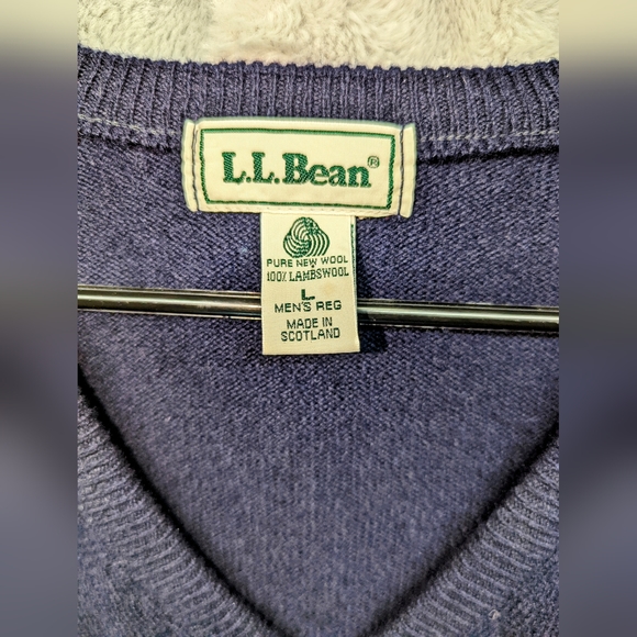 L.L. BEAN Vintage Lambswool V Neck Pullover Navy Made in Scotland Sweater Size L - Picture 2 of 11